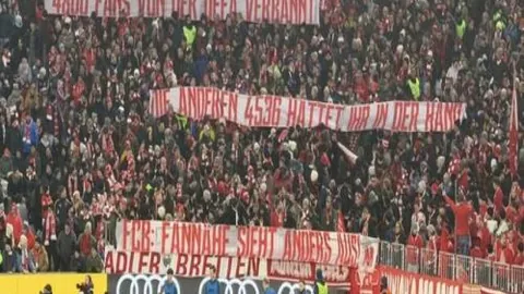 曼联幕后传奇：深度解析朗尼克上任前，初露锋芒但尚待磨砺的教练之谜